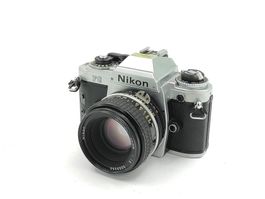 Nikon FG Spiegelreflexkamera mit Nikkor 50mm 1.8 Objektiv