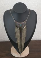 Kette mit orientalischem Anhänger und bunten Steinen