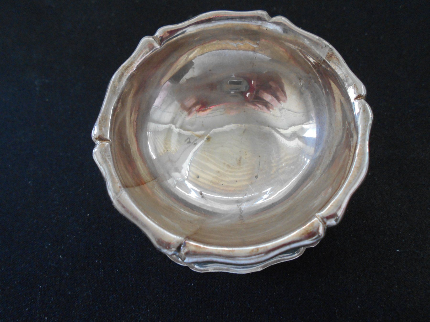 Plateaux: Hübsches versilbertes Schälchen Durchmesser ca. 7 cm – D'occasion à Hünibach par vielesachen