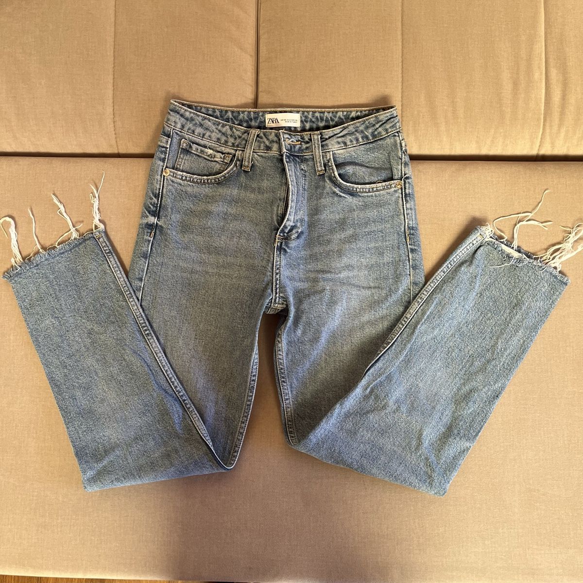 Zara Jeans: Jeans Zara Gr . 34  – Nuovo (secondo la descrizione) da Cunter venduto da tiramisuuu_ 1