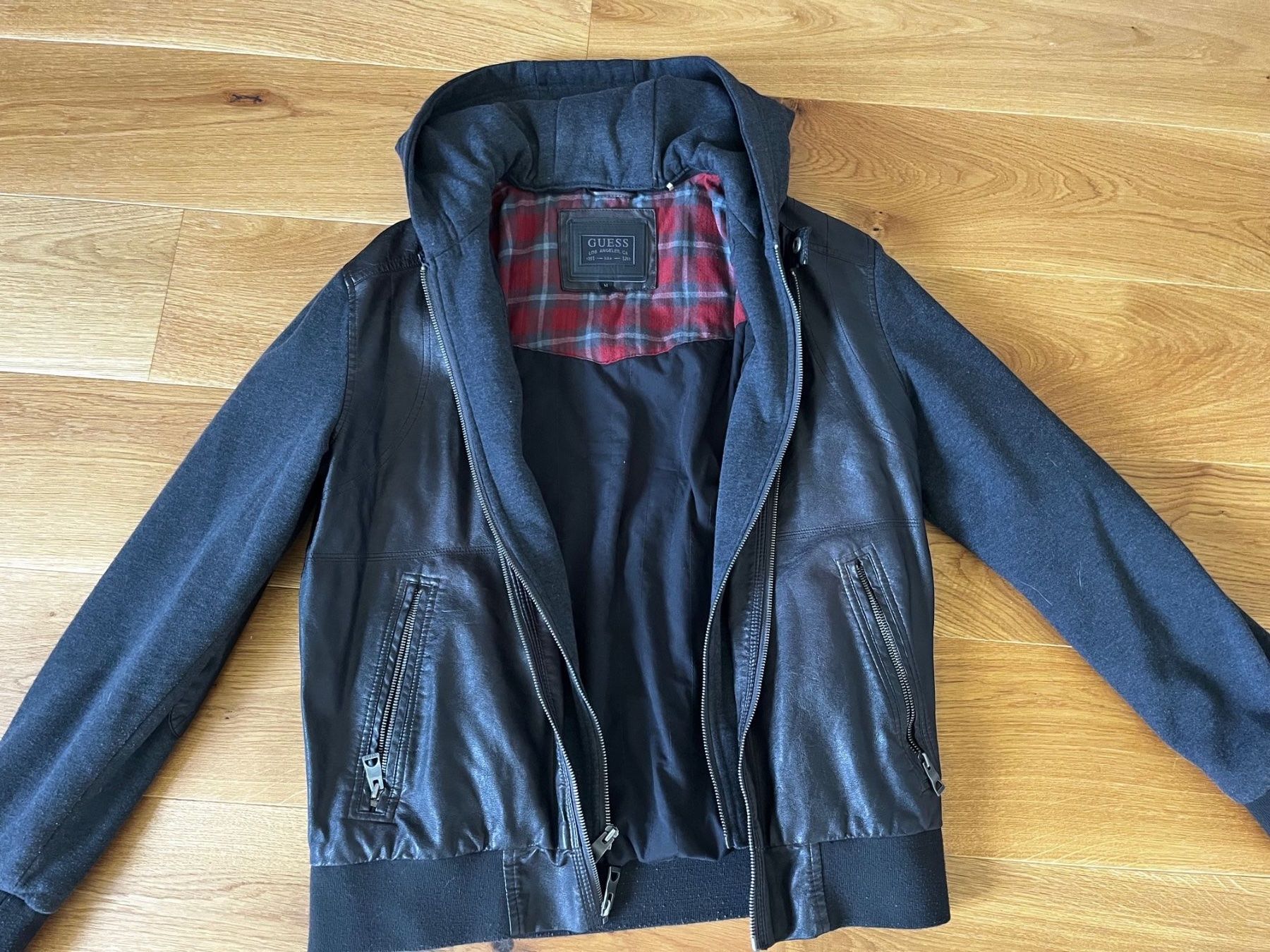 Guess Jacken: Guess Jacke – Gebraucht aus Frauenfeld von Siku1993