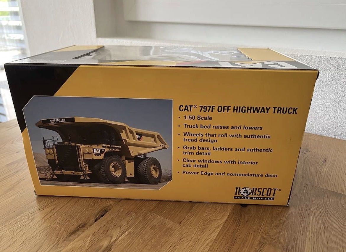Caterpillar Kit di modellismo & Modellini statici: Cat 797F – Nuovo e nell'imballaggio originale da Tumegl/Tomils venduto da tbottoni 1