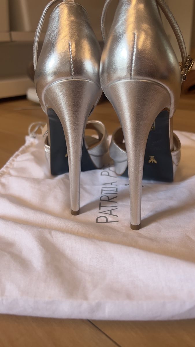 Patrizia Pepe Scarpe da donna: Sandali 👡 Patrizia Pepe . – Usato da Bre sopra Lugano venduto da Carolina-JM 2