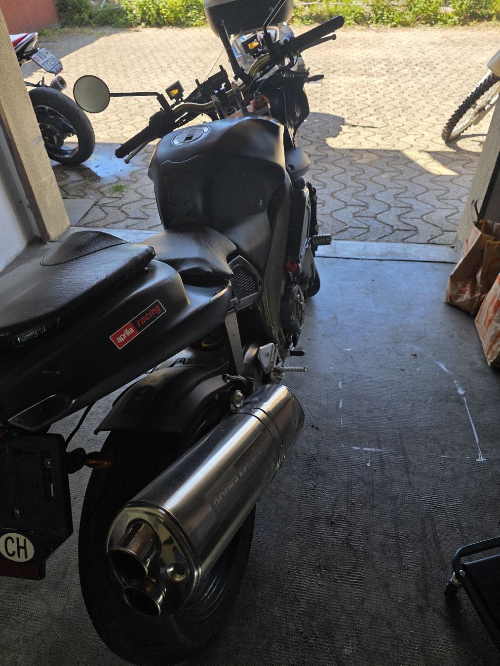 Aprilia Strada: aprilia tuono 1000 – Usato da Lausanne venduto da nic_trx2 5