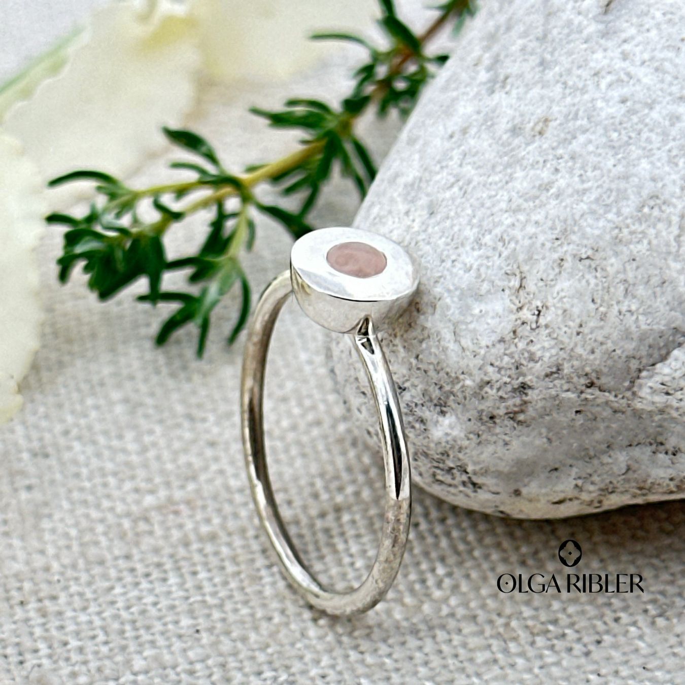 Olga Ribler Anelli: Feiner Silber Ring 925 mit Rosenquarz Grösse 56 – Nuovo (secondo la descrizione) da Luzern venduto da Schmuckoutlet