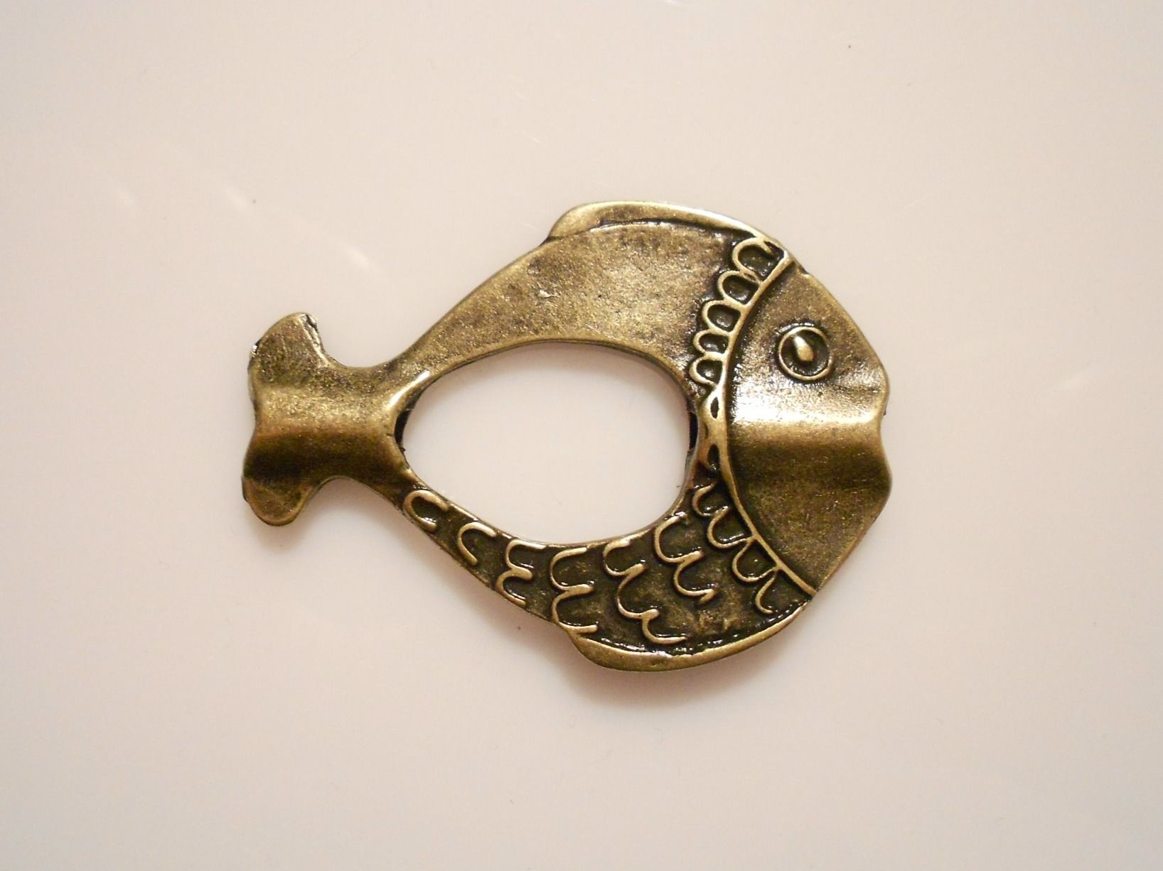 Ciondoli: 1 Stk.Fisch, Messing Schmuckanhänger/-Teil.Twint:Ja. – Nuovo e nell'imballaggio originale da Ostermundigen venduto da PerlenShopBern1
