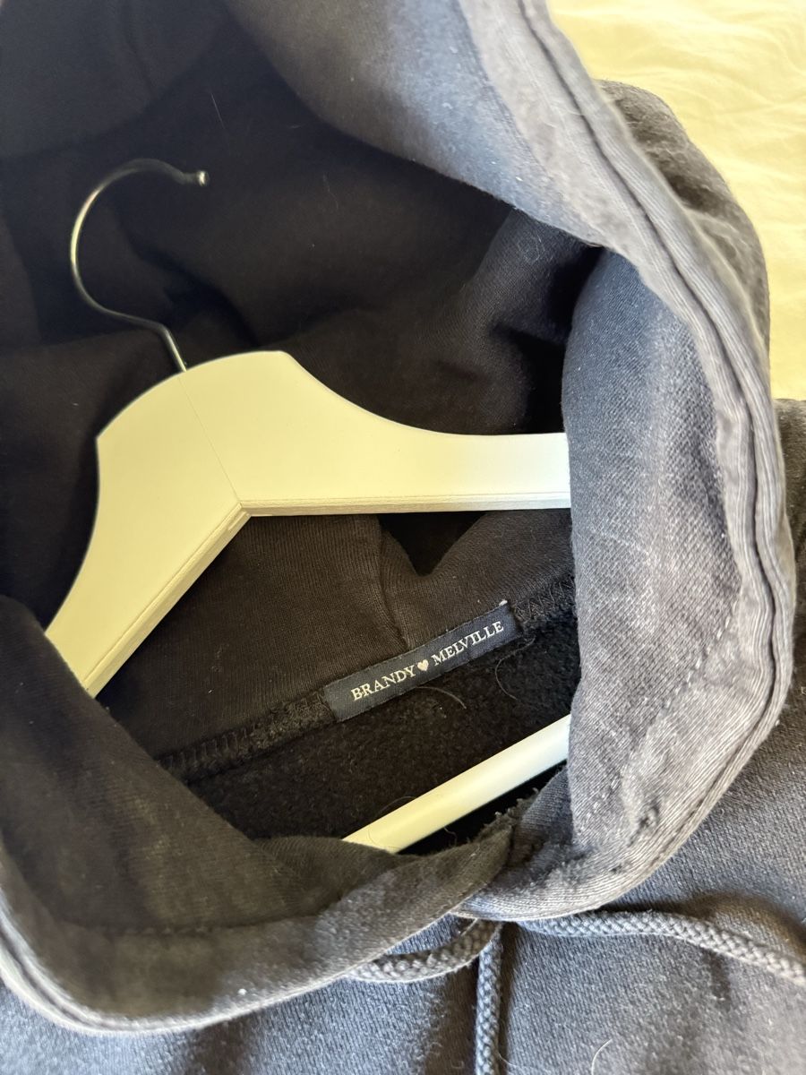 Brandy Melville Pulls & Sweat-shirts: Pull Noir Brandy Melville  – D'occasion à Genève par abrdl 1