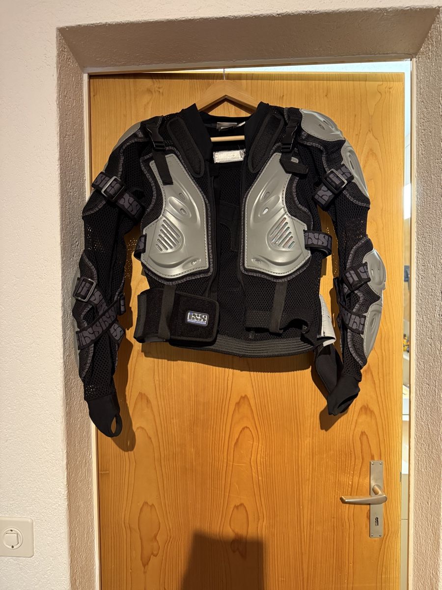 IXS Protezioni & Imbottiture: Oberkörperprotektor Grösse S/M – Nuovo (secondo la descrizione) da Müntschemier venduto da Bartagam5