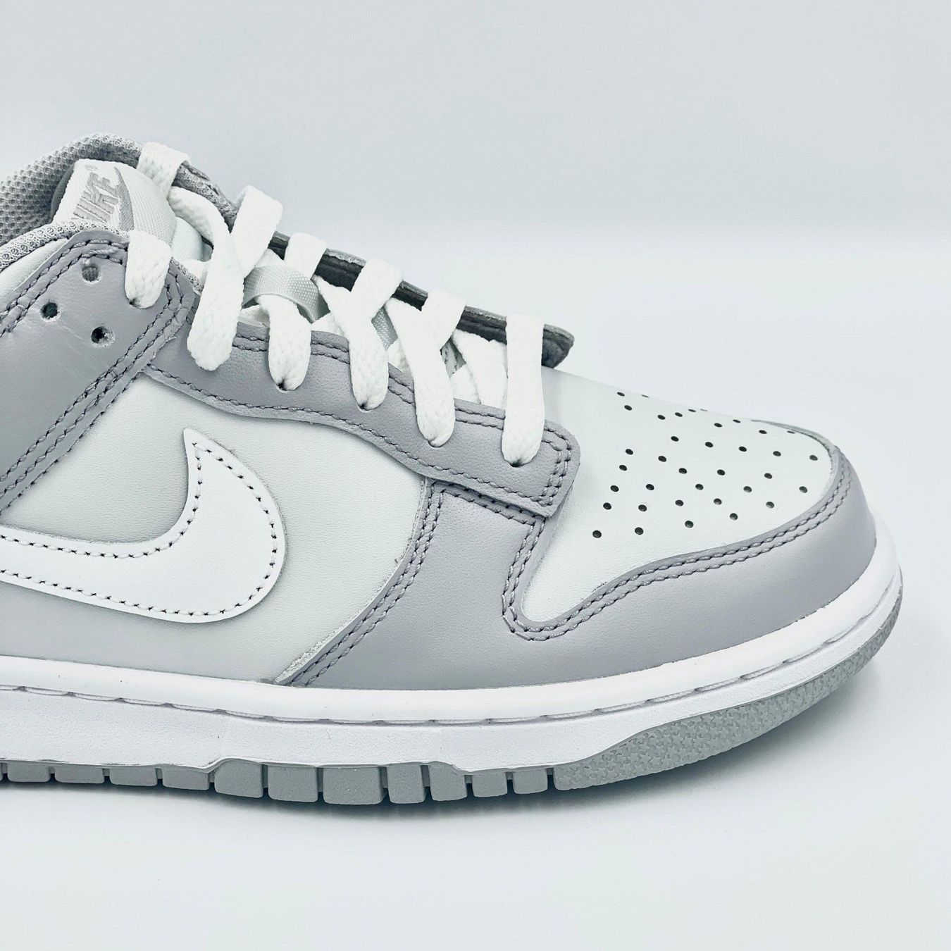 Nike Scarpe da donna: Nike Dunk Low Two-Toned Grey EU 38.5 – Nuovo e nell'imballaggio originale da Erlinsbach venduto da sasneakers 2