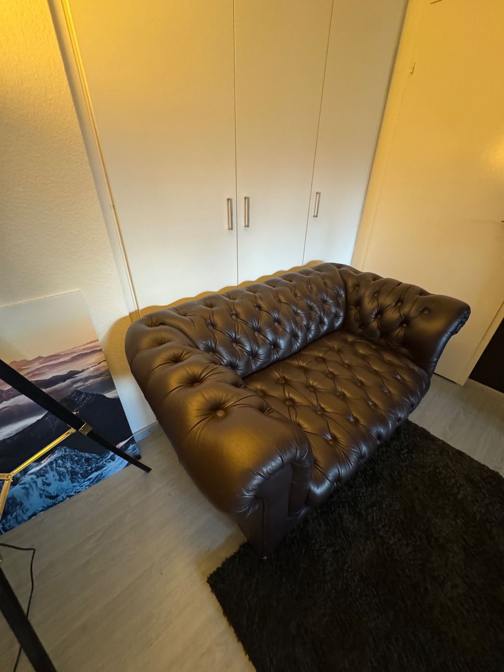 Sofas: Chesterfield Sofa-Set | 2-Sitzer + Sessel | Dunkelbraun – Gebraucht aus Aesch ZH von schimauscha 2