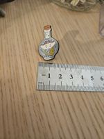 Rochen in Korkflasche - Pin Badge Anstecker