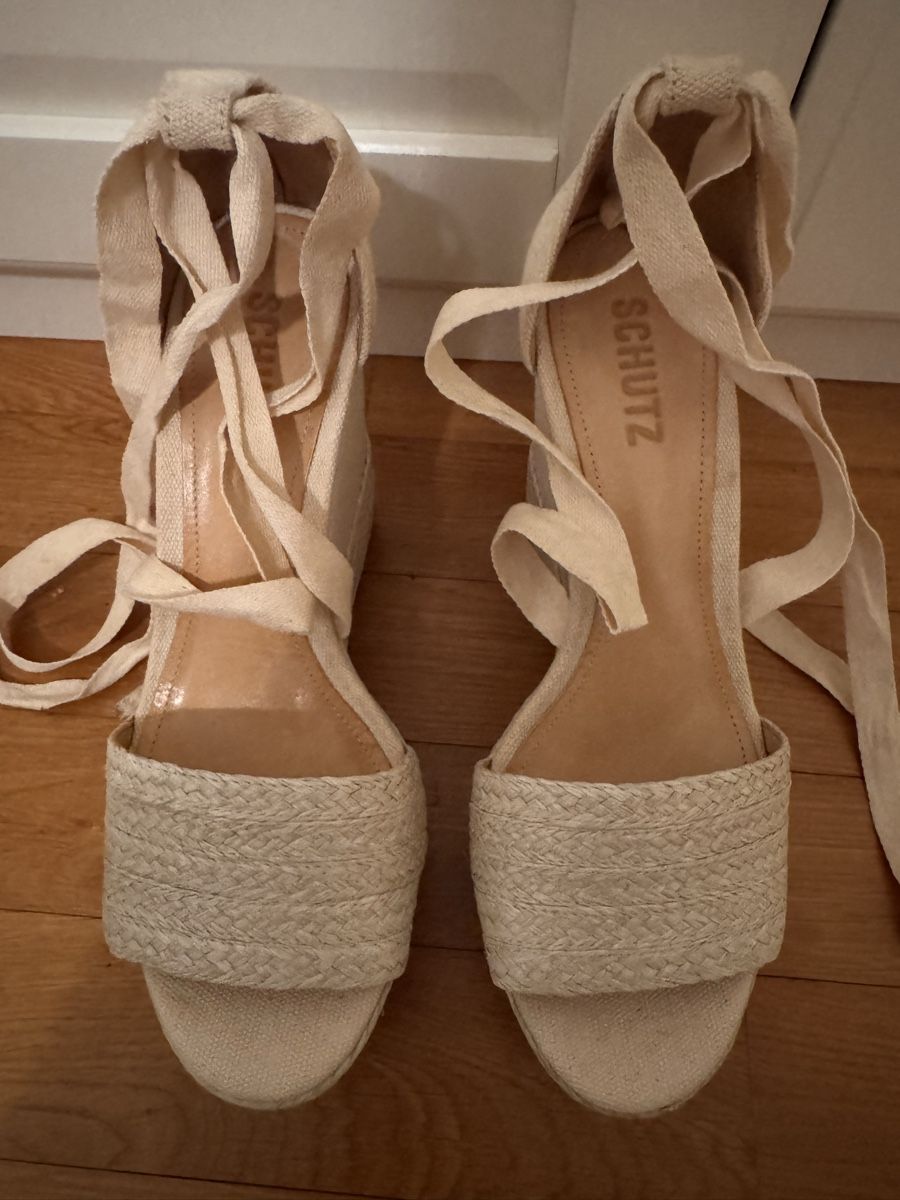 Damenschuhe: White platform sandals by Schutz, size EU 40. Never – Neu (gemäss Beschreibung) aus Basel von Ma_2307