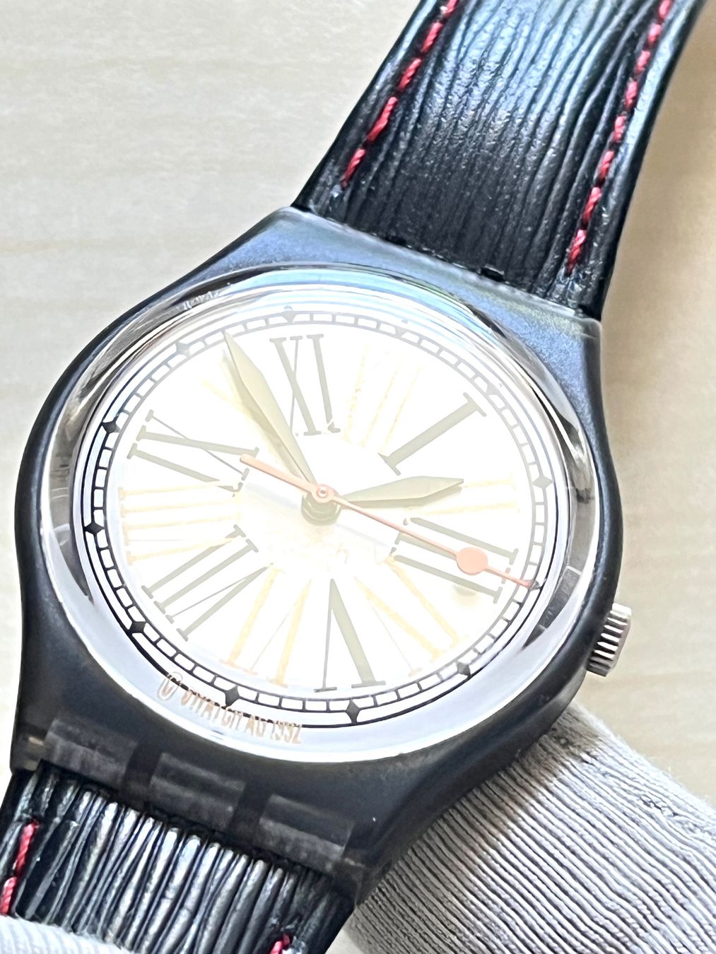 Swatch Orologi: Swatch Uhr, Schwarz/Weiss, Lederarmband – Usato da Grenchen venduto da chththl 2