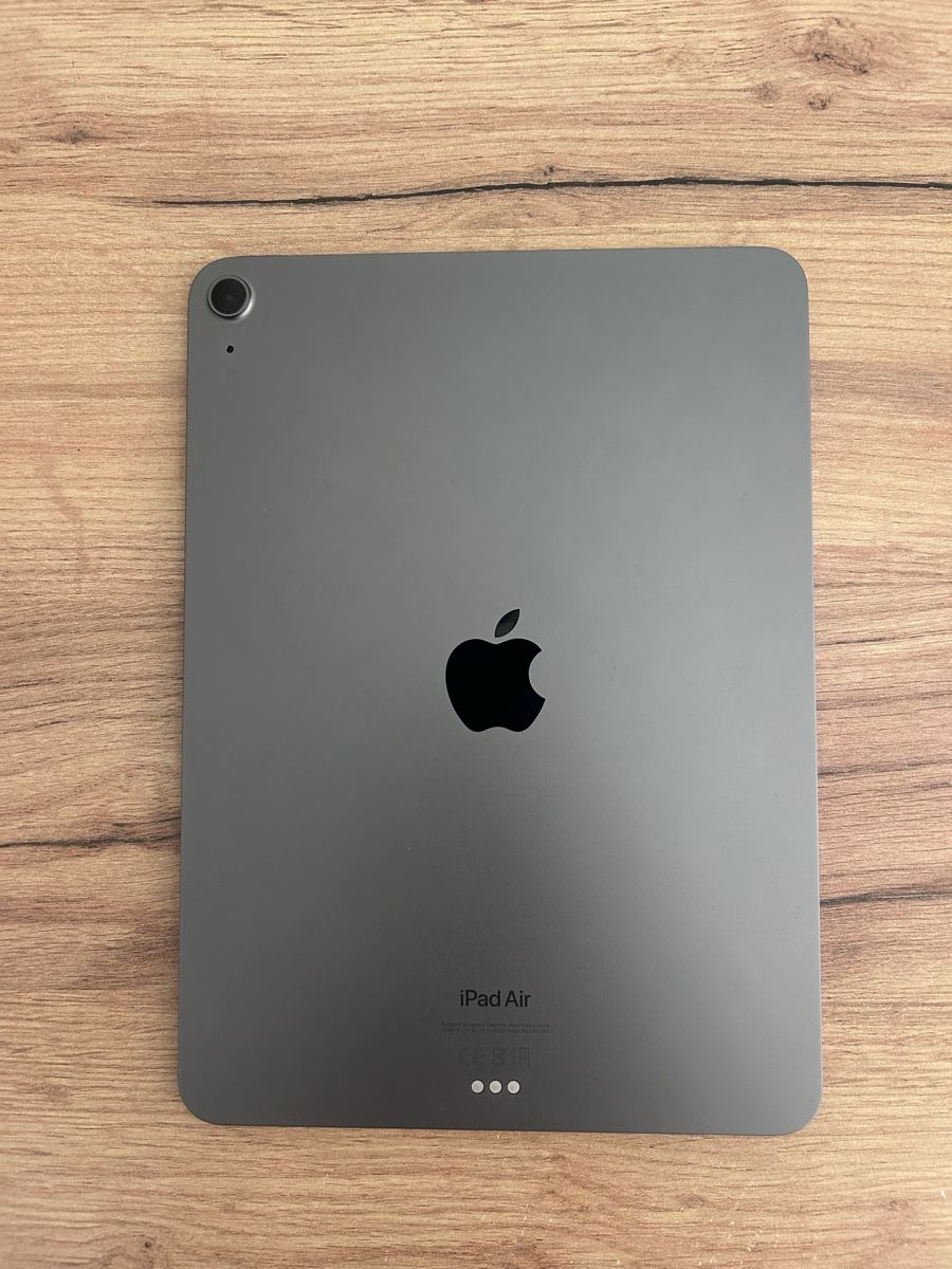 Apple Tablet PC: Apple iPad air, 5. generation  2022 – Gebraucht aus Wil SG von Thin-stuff98