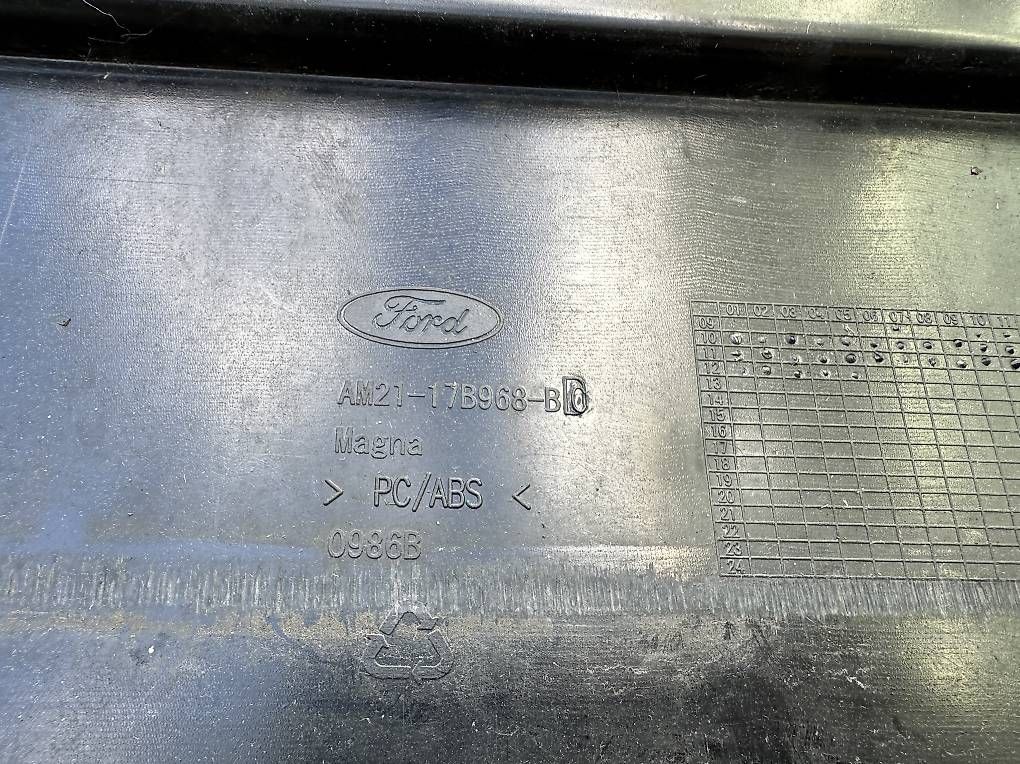 Tutti pezzi di ricambio auto: Ford S-Max Kühlergrill – Usato da Knonau venduto da Piere6 3