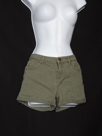 short vert kaki