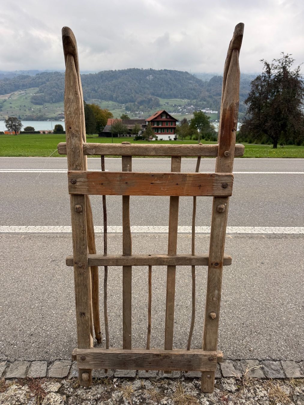 Schlitteln: Antiker Holzschlitten – Gebraucht aus Sachseln von BONATI01 1