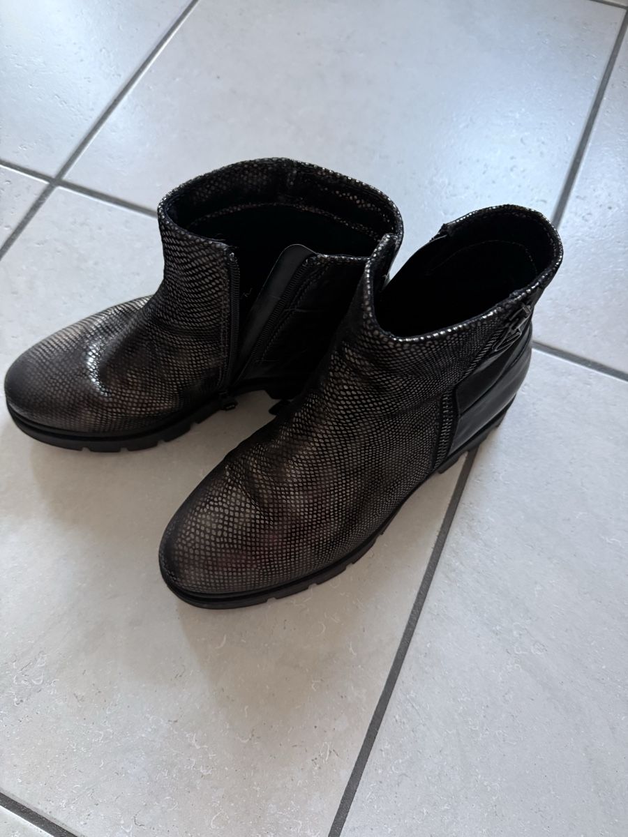 Scarpe da donna: Lederstiefelette Gr. 38 Mjus braun/gold – Usato da Greifensee venduto da Tschappala