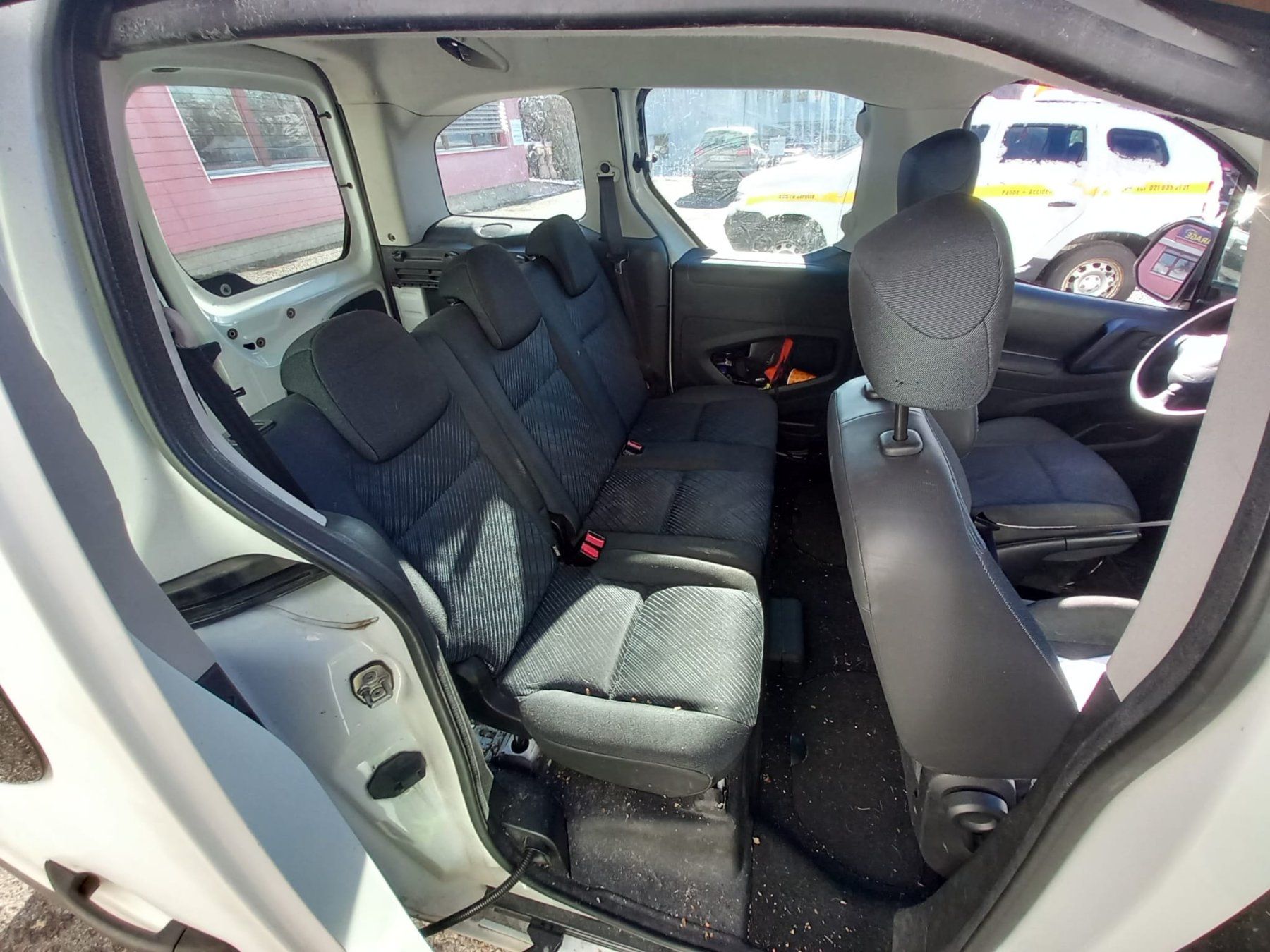 Peugeot Véhicules utilitaires: Peugeot Partner 1.6i 98 – D'occasion à Lausanne par  5
