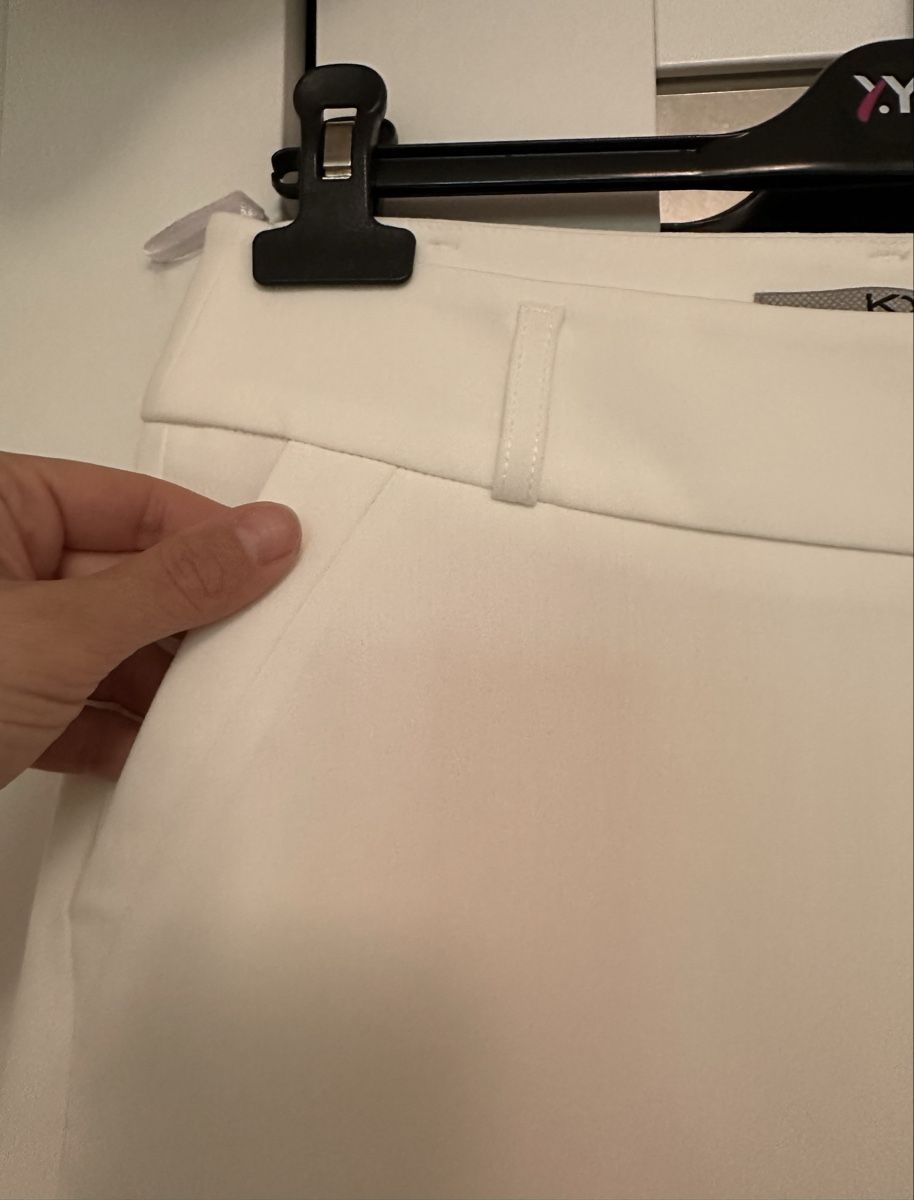 Pantaloni: Pantalon blanc élégant coupe évasée  – Usato da Les Avanchets venduto da liu_9h9t 4