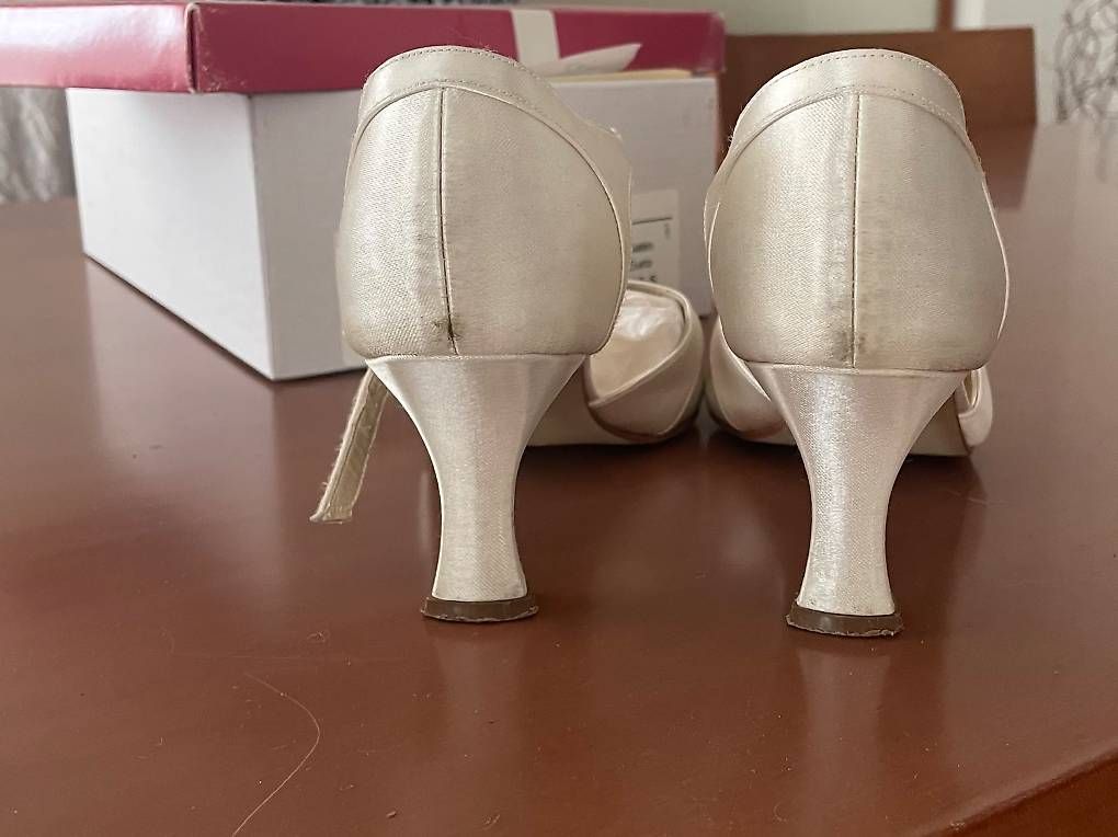 Rainbow Damenschuhe: Hochzeitsschuhe Gr. 38.5 – Gebraucht aus Rossrüti von fil_9v9s 1