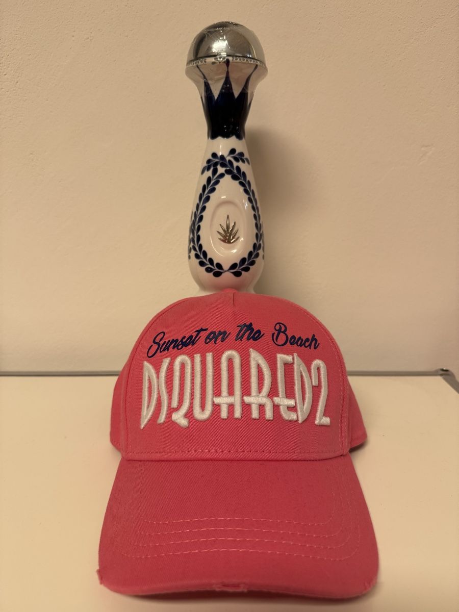 Dsquared2 Copricapi, berretti & cappellini: Dsquared2 Cap 💖 – Usato da Winterthur venduto da lisaylenia