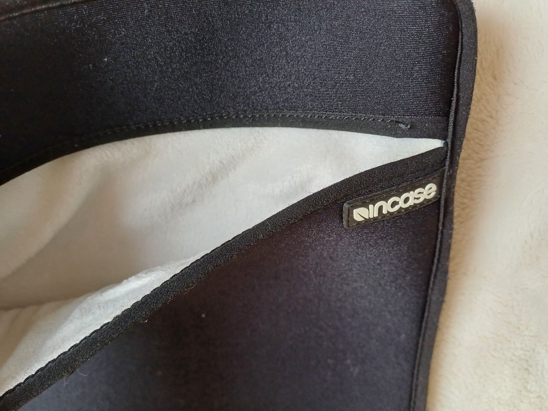 Incase Covers & Taschen: gepolsterte Laptoptasche - Marke: Incase – Gebraucht aus Würenlos von Abracadabra26 5