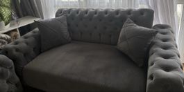 Elegantes Sofa/Couch mit Hocker, grau, sehr guter Zustand