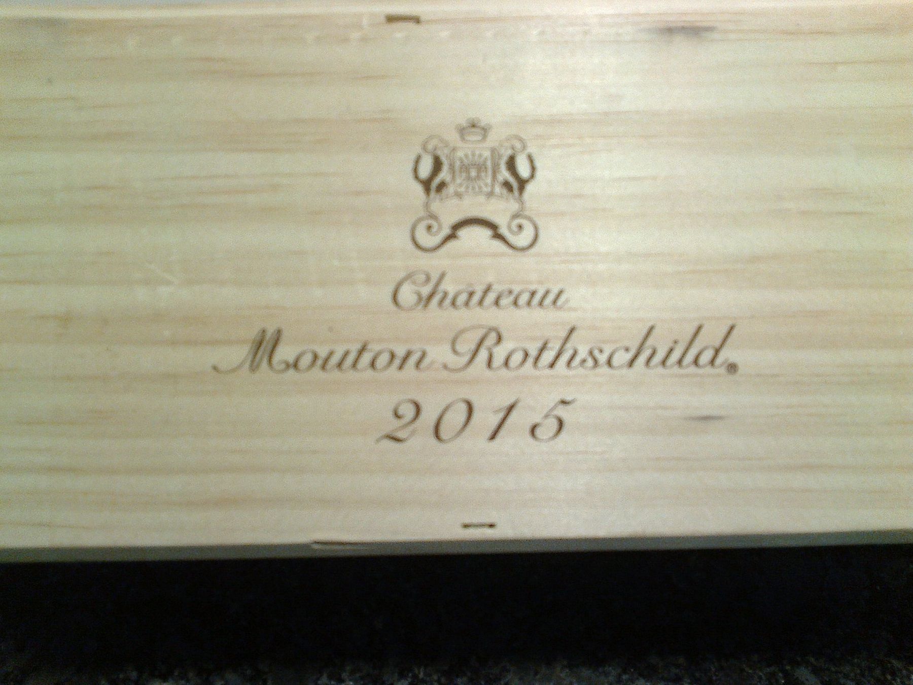 Mouton Rothschild Vino: Mouton Rothschild 2015, Versand möglich!!!! – Nuovo e nell'imballaggio originale da Krauchthal venduto da Tokaji67 1