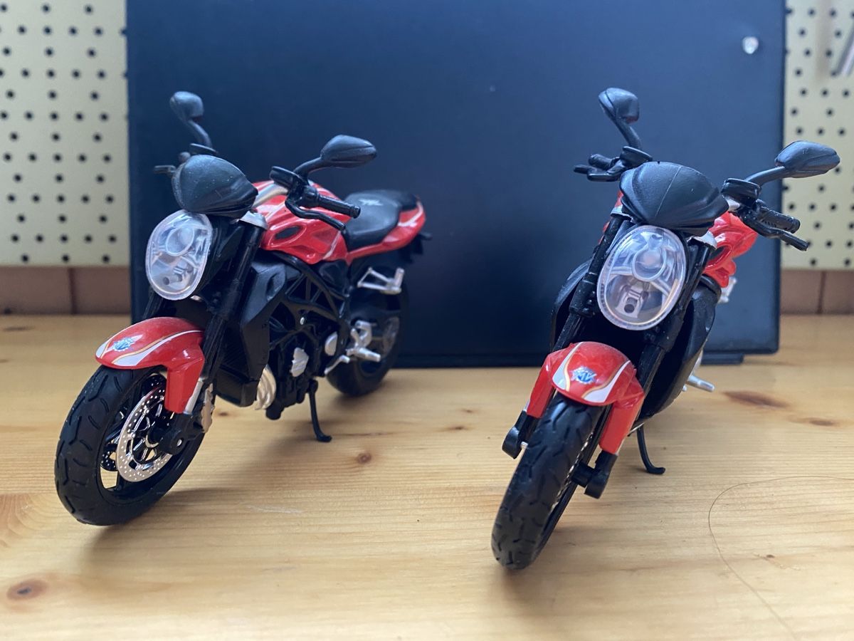 Maisto Kit di modellismo & Modellini statici: 2x MV Agusta Brutale 1090 Modelle – Usato da Meyriez venduto da Samson-7