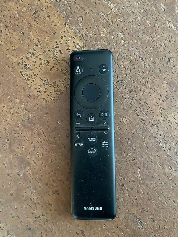 Samsung Monitore: Monitor 32" Samsung S32DM700UU – Gebraucht aus Geuensee von beni_the_animal 1
