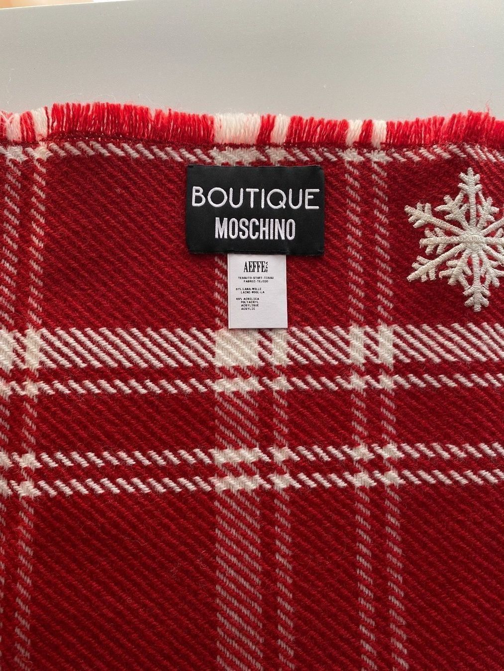 Moschino Foulard & Sciarpe: Boutique Moschino Schal Snowflake – Nuovo e nell'imballaggio originale da Schaan venduto da MivrSh 1