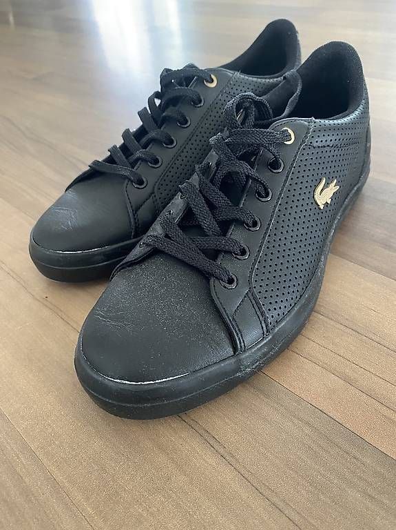 Scarpe da donna: Lacoste-Sneaker, neuwertig, Gr 40 – Usato da Bachs venduto da diesunddas13