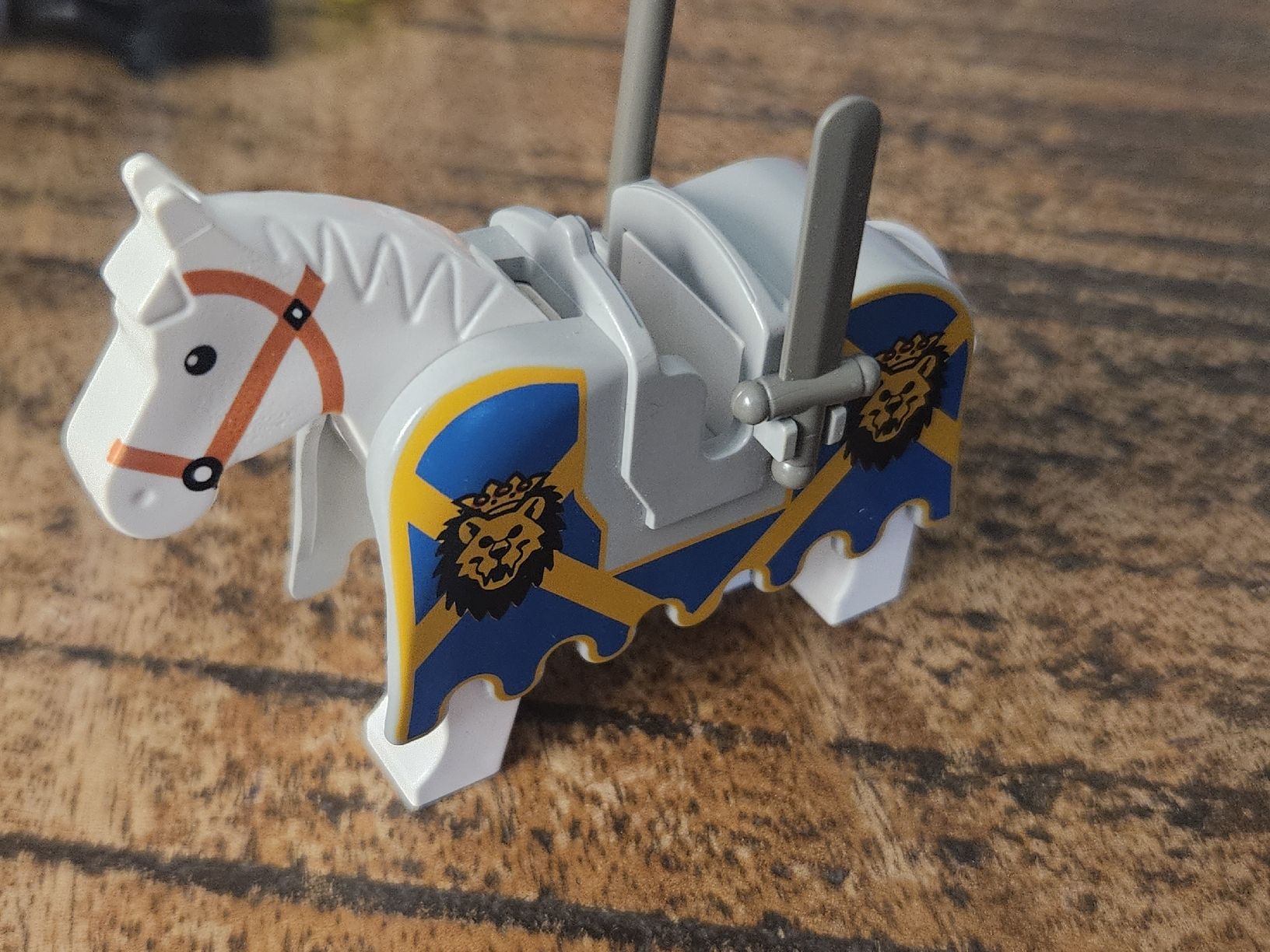 Lego Kit di costruzioni: lego 2490px4 avec accessoires et son cheval  – Usato da Confignon venduto da Ecrofigs
