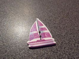Knopf Segelschiff violett/weisse Segel