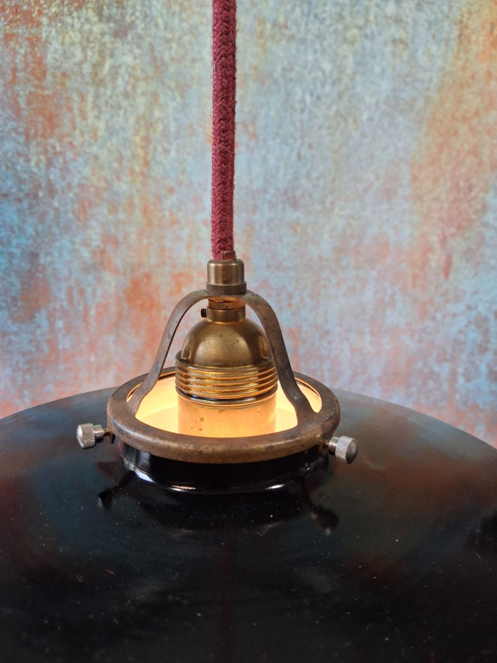 Lampen: Restaurierte alte Emaille Industrie Lampe – Gebraucht aus Winterthur von lampenretter 1