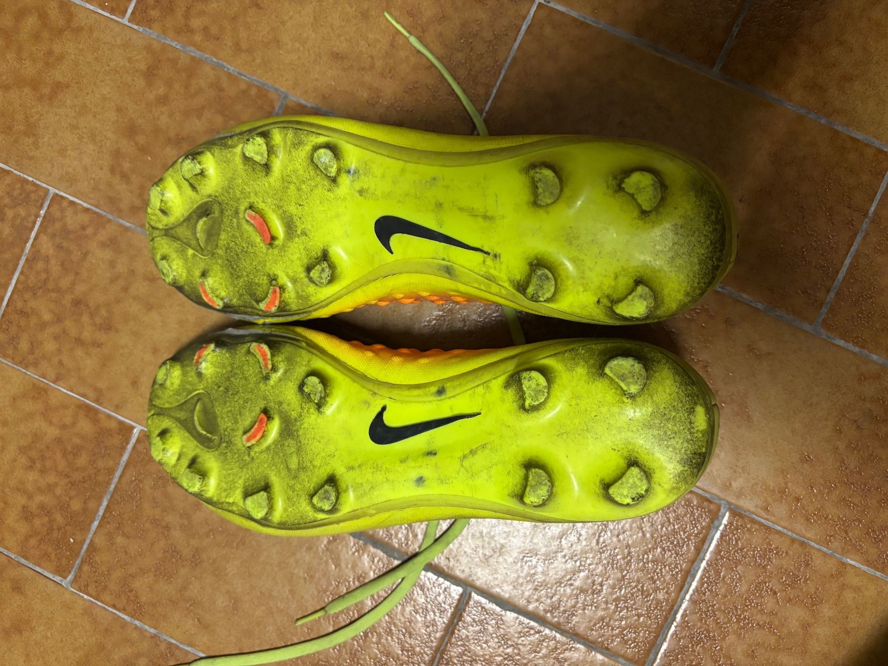 Nike Scarpe da uomo: Fussball Schuhe – Usato da ZOLLIKON venduto da FamilleArleti 2