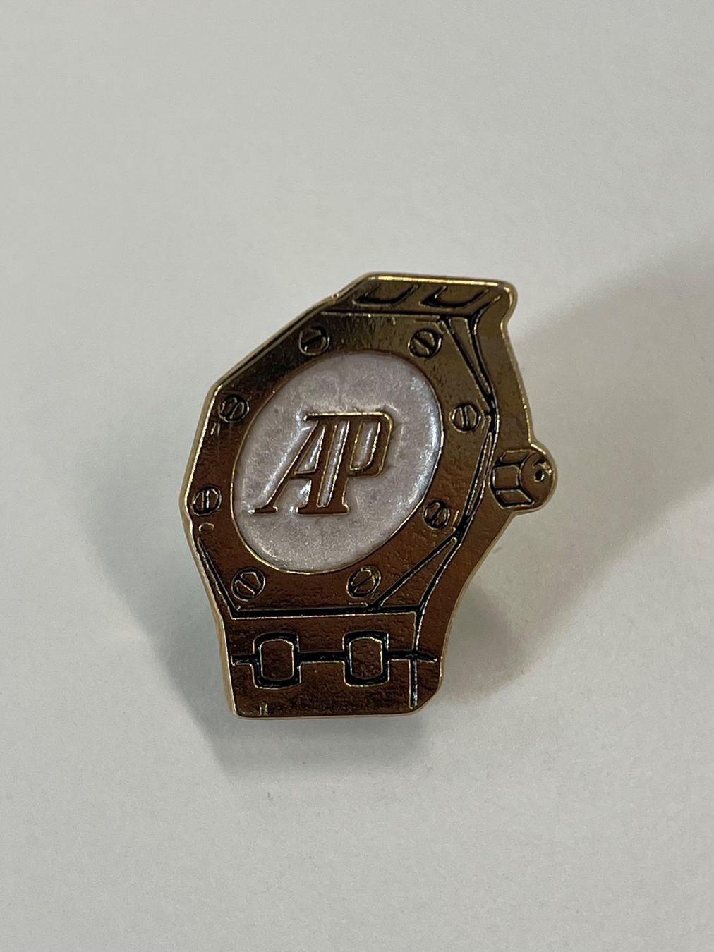 Swiss Placchette & Badge: AUDEMARS PIGUET Royal Oak Pin – Usato da Biel/Bienne venduto da Universal84 2