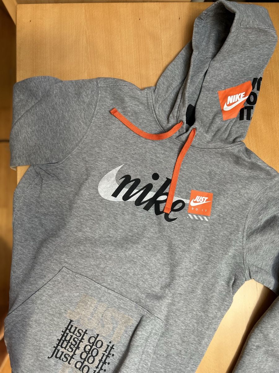 Nike Maglioni & Felpe: Cooler Nike Sweat Hoodie – Usato da Waltenschwil venduto da Hendi
