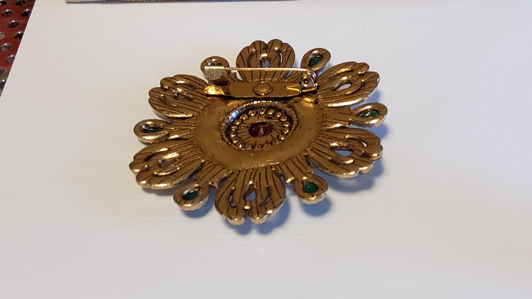 Spille & Fermagli: Wunderschöne Vintage Brosche, goldfarben mit Strass Steinen! – Nuovo (secondo la descrizione) da Herisau venduto da Nluanalucas 1