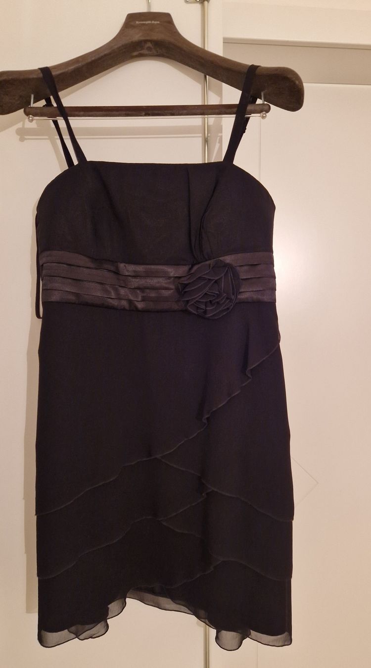 Kleider: Vera Mont- Schwarzes Abendkleid - Grösse 44 – Neu (gemäss Beschreibung) aus Bünzen von Milly32