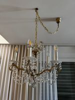 Kronleuchter und 2 Wandlampen