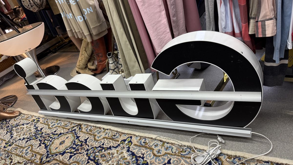 Lampade: Gucci Leuchtbuchstaben Werbeschild 150 cm  – Usato da Lachen SZ venduto da HelvetiaLuxury 2