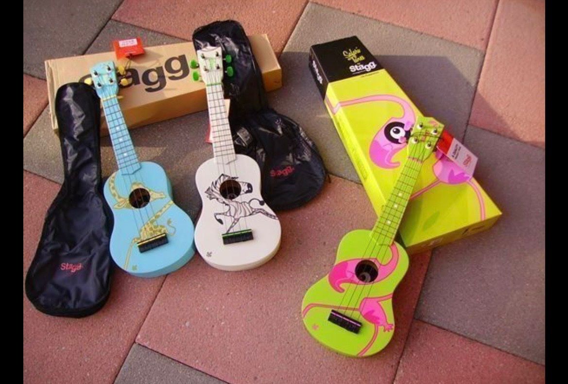 Instruments de musique: Ukulele weiss mit Zebra – Neuf (Voir description) à Wädenswil par khira