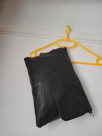 Pochette en cuir noir GENUINE LEATHER, parfait été!