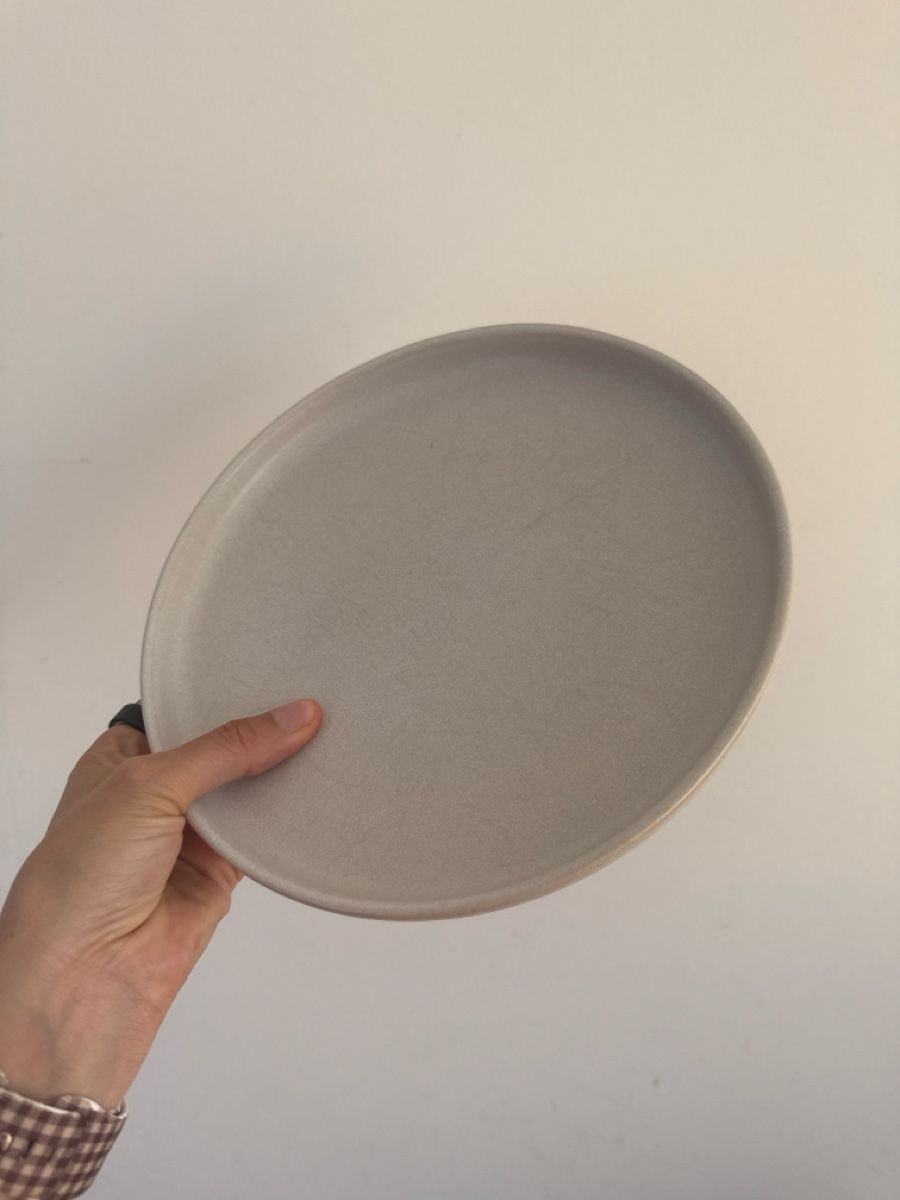 Set di piatti: Stylish ceramic dinner set, 24 pieces, excellent condition  – Usato da Basel venduto da FlorenceV 2