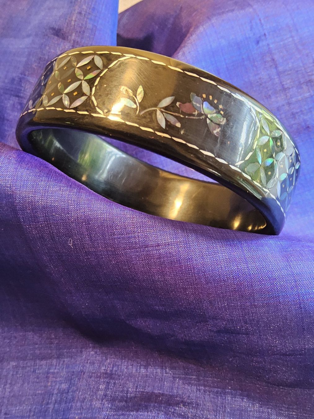 Armbänder & -reifen: Alter Handmade schwarzer Lack Perlmutt Armreif, China – Gebraucht aus Zürich von SciTec 6