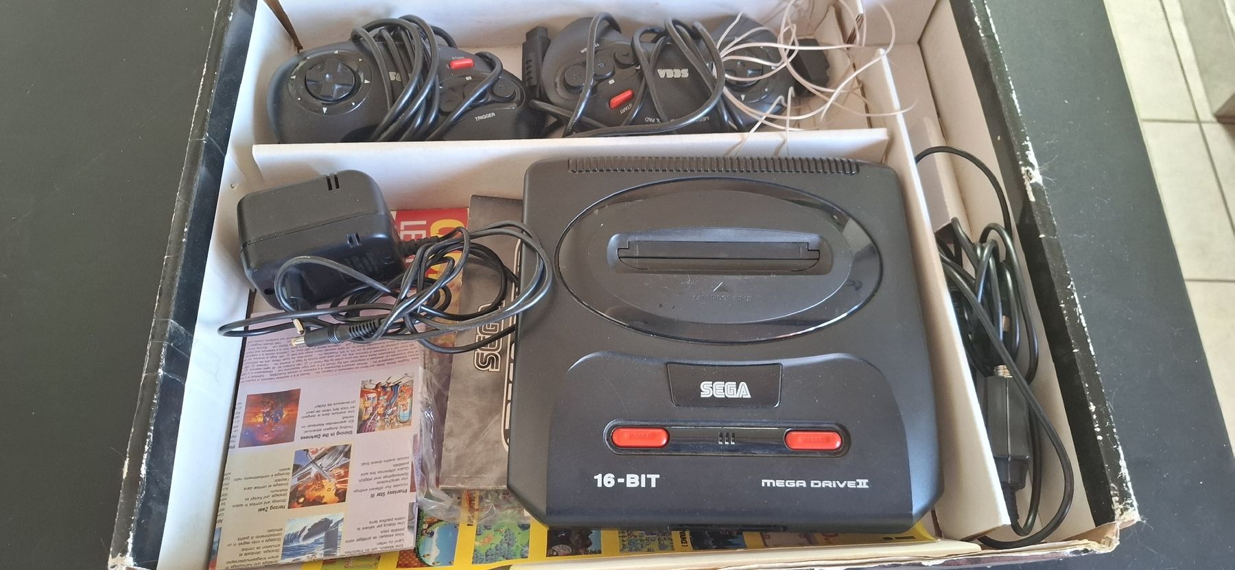 Sega Consoles: Mega Drive 2 en boîte – D'occasion à St-Saphorin-Morges par J.dut 1