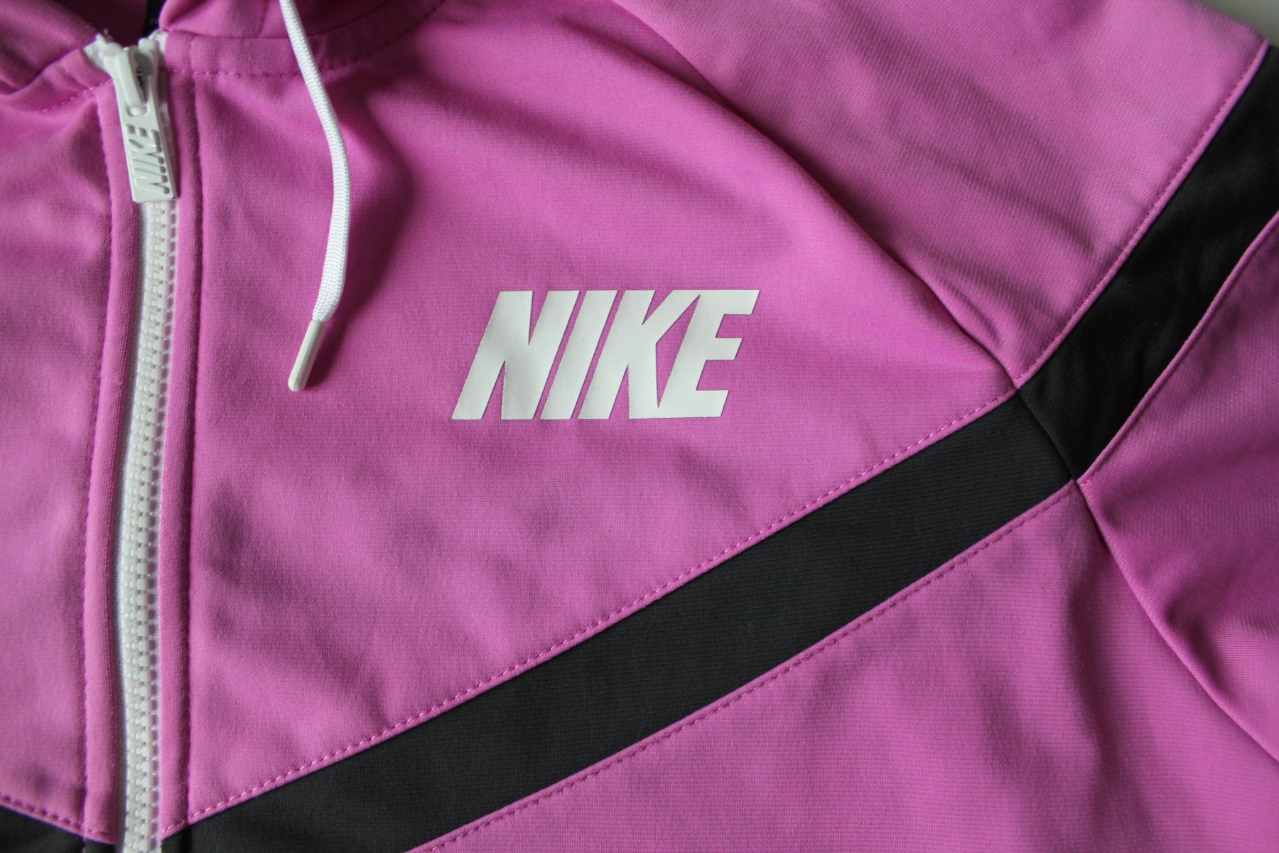 Nike Giacche: Veste Nike rose t. XL – Usato da Peseux venduto da Gilloss 4
