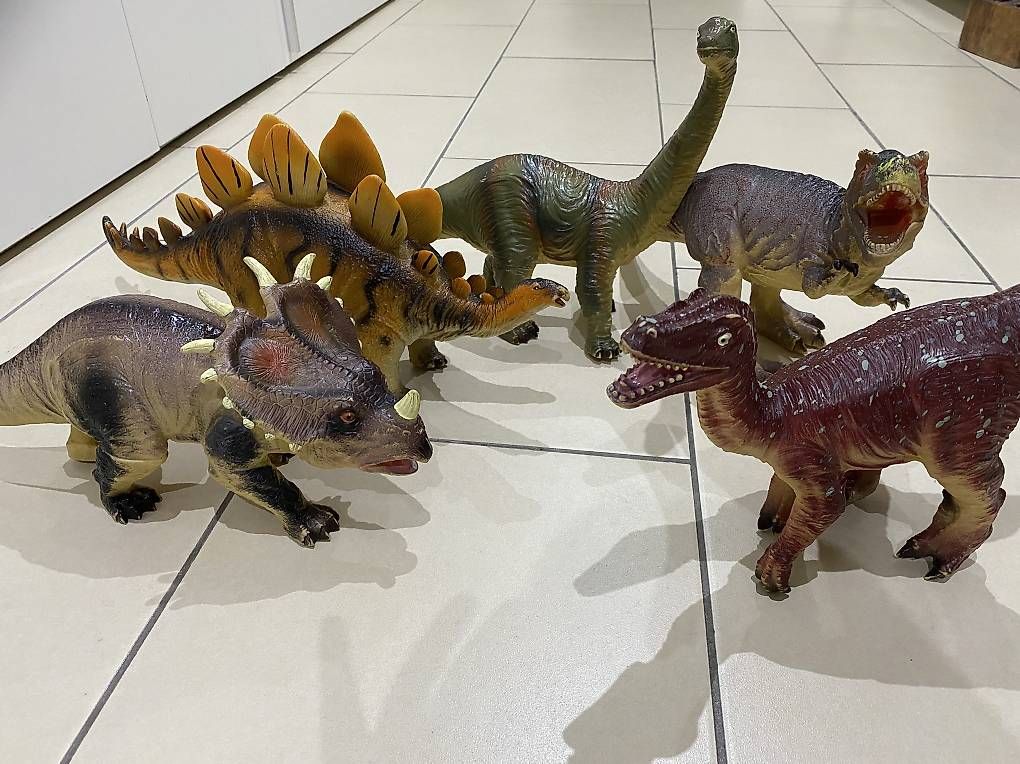 Giocattoli: 5 dinosauri di gomma morbida – Usato da Castel San Pietro venduto da sab_lj2d 3